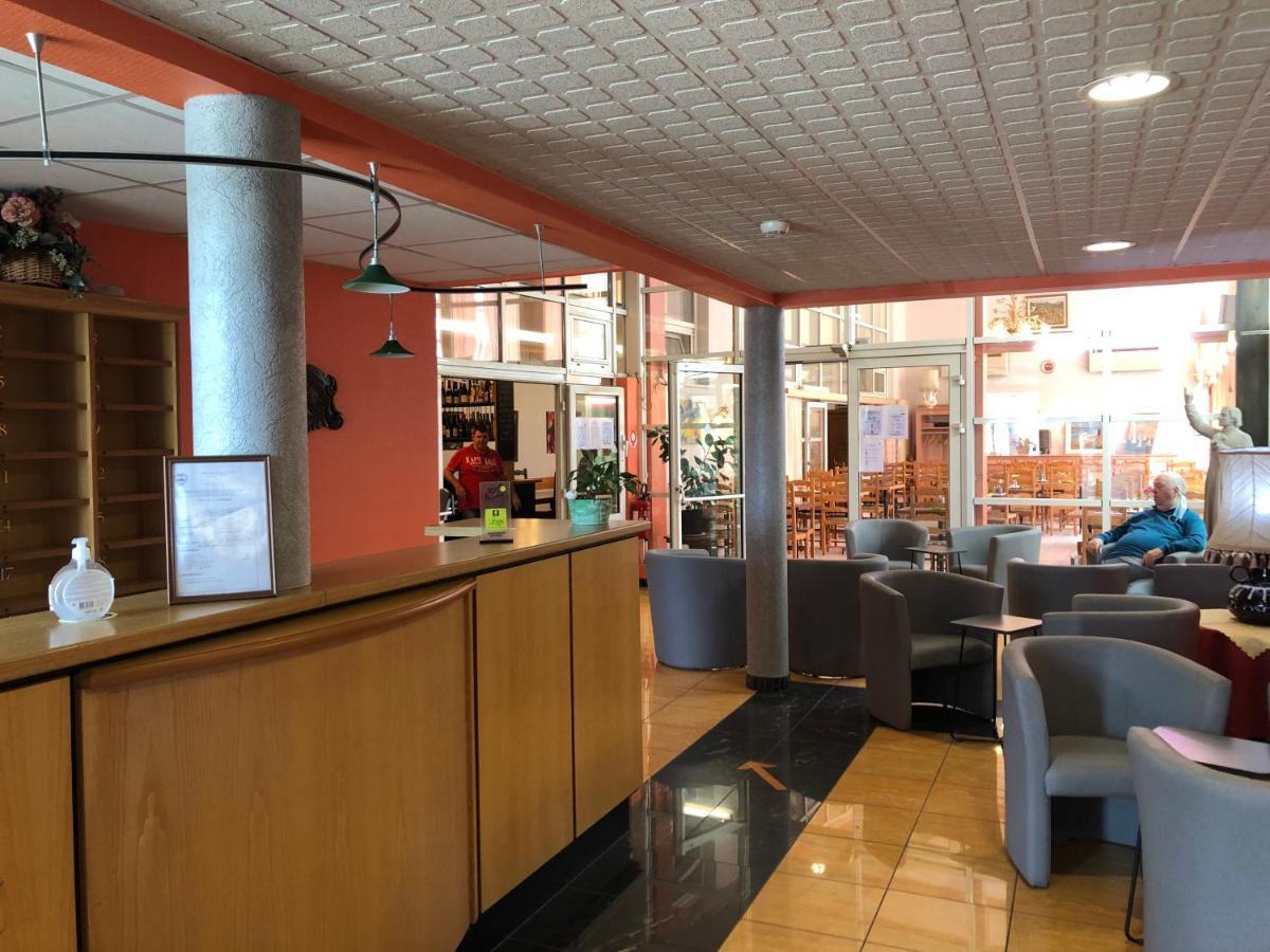 Logis Hotel Restaurant Saint Augustin Mittelbronn Luaran gambar